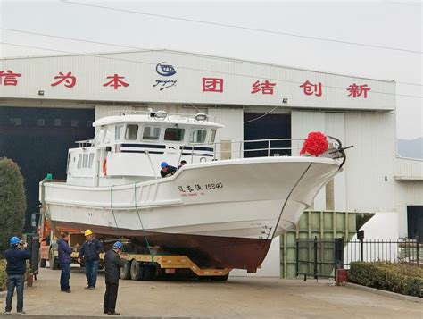 21米新船下水-威海西港游艇有限公司