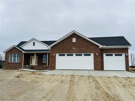 Luckys In Imlay City