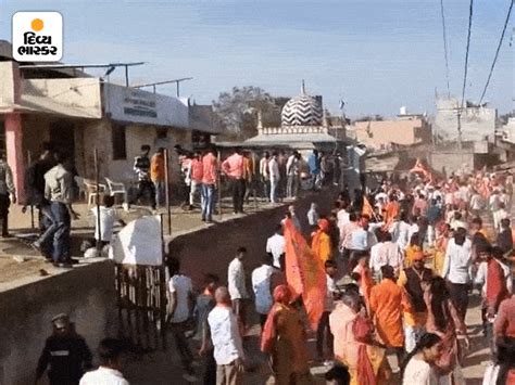 Ramji's procession was pelted with stones in Bhoj village of Vadodara ...