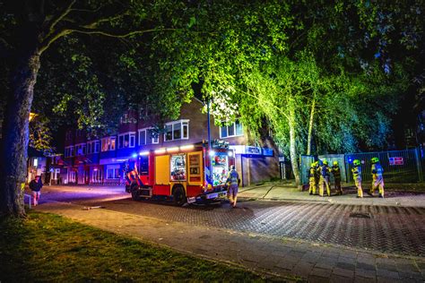 Tuinset vliegt in brand op balkon in Zevenaar, bewoners moeten tijdje ...