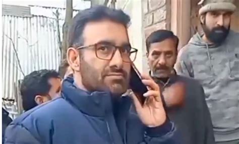 J&K MLA conducts surprise visit at Office of AEE