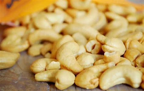 15 Amazing Health Benefits of Cashew Nuts - Body Building India