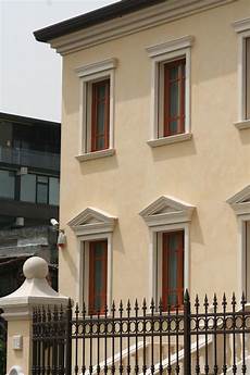 davanzali per finestre angolari bugnati cornicioni per gronda decorazioni davanzali per finestre angolari bugnati cornicioni per gronda decorazioni