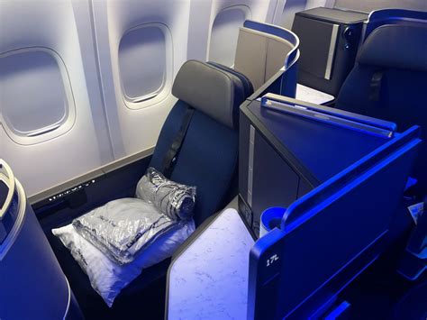 Review: United 777-300ER Polaris Business Class San Francisco to Hong ...