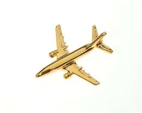 Boeing 737 Pin Badge - Clivedon Collection