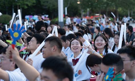 东南大学举行2023毕业歌会暨夏日草地音乐节