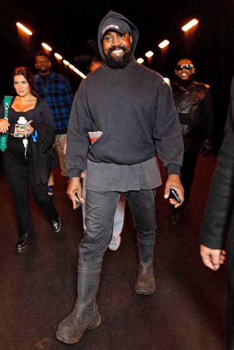 Kanye West Modelijn Kanye West Plans Fashion World 'comeback' With New