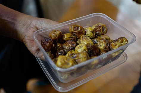 WATCH: Why do Muslims eat dates to break the fast during Ramadan?