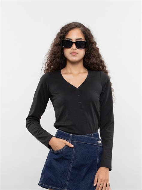 The henley tee – Love Pangolin