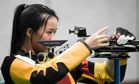 杨倩在女子十米气步枪决赛夺得首金，东京奥运会现场首先奏响中国国歌！_哔哩哔哩_bilibili