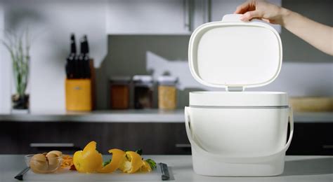 OXO Good Grips Easy Clean Compost Bin wins Green GOOD DESIGN Awards