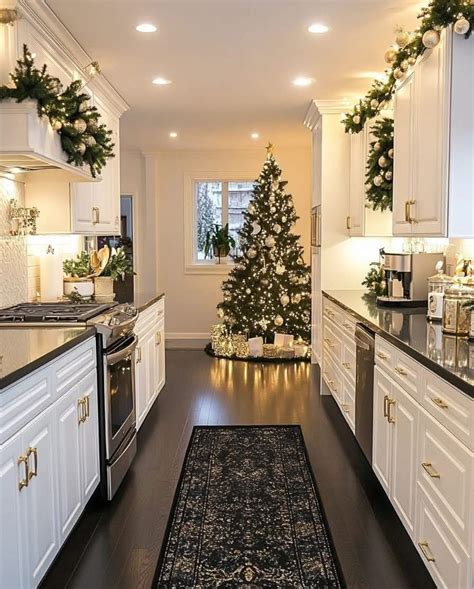 Pin by Debbie VanDusen on Kitchens | Christmas decorations for the home ...