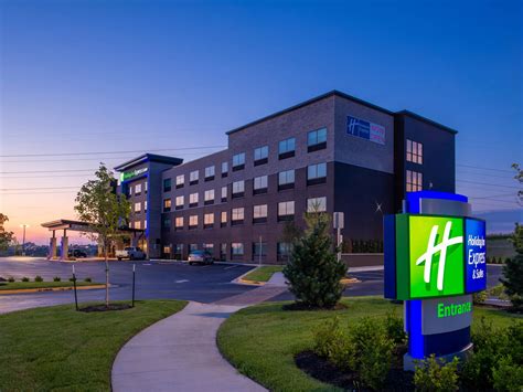 Hotels in Olathe, KS near Overland Park | Holiday Inn Express & Suites ...