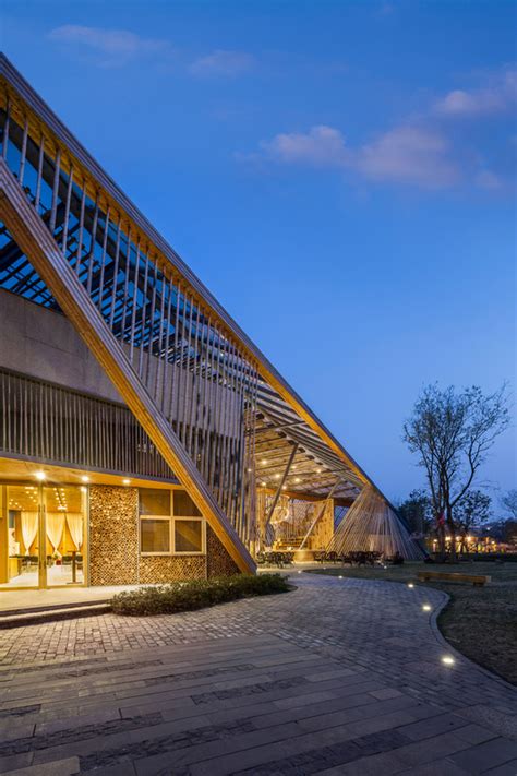 Lecturing Hall 的图像结果