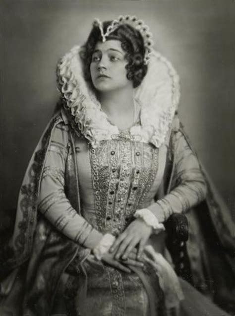 Viorica Ursuleac als Elisabeth von Valois Wien 1933 | Opera singers ...