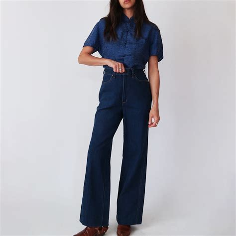 Dark Wash Flared Leg Jeans // 26 Inch Waist Bell Bottom Denim // Small ...