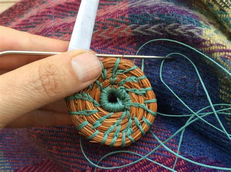 Make an Exquisite Pine Needle Basket in 5 Easy Steps | Pine needle ...