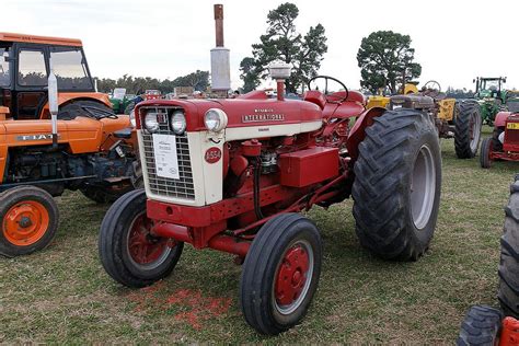 International A 554 Tractor. | Tractors, Farmall tractors, Farmall