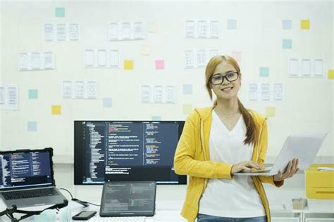 Hot Software Engineer 的图像结果