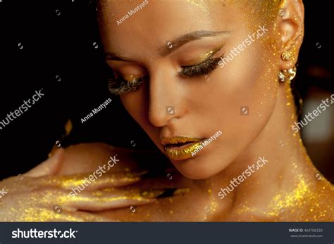 535件の「Gold bodypaint」の画像、写真素材、ベクター画像 | Shutterstock