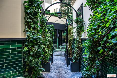 Galanga, the Monsieur George's bar-restaurant that turns codes upside ...