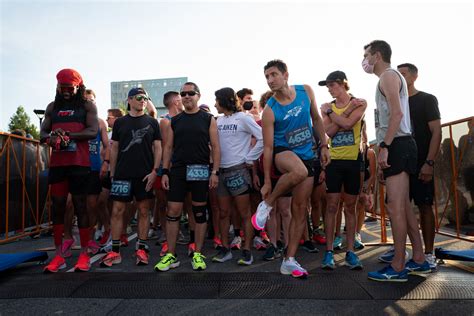 PHOTOS: Around the Crown 10K Returns to I-277 - Charlotte Magazine