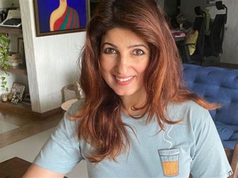 [PIC INSIDE] Twinkle Khanna is 'lucky enough' to find and pose outside ...