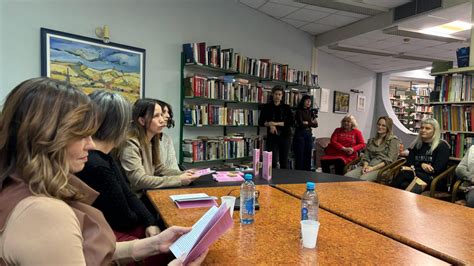 Knjiga 'Fascikle duginih boja' predstavljena u Narodnoj knjižnici Drniš