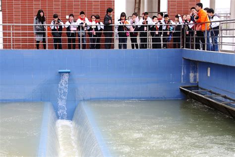 “小记者”自来水厂感受节水---中国文明网