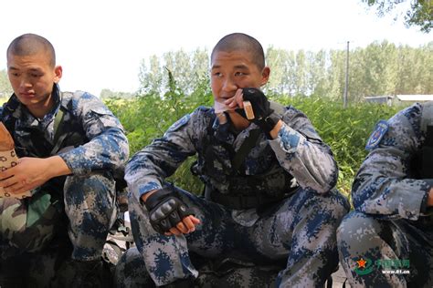 待命出击：第76集团军某旅一场实兵实装节日战备拉动正在火热上演_手机新浪网