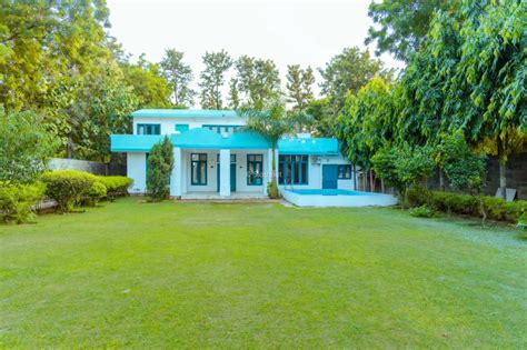 10 Beautiful Farmhouses in Chattarpur