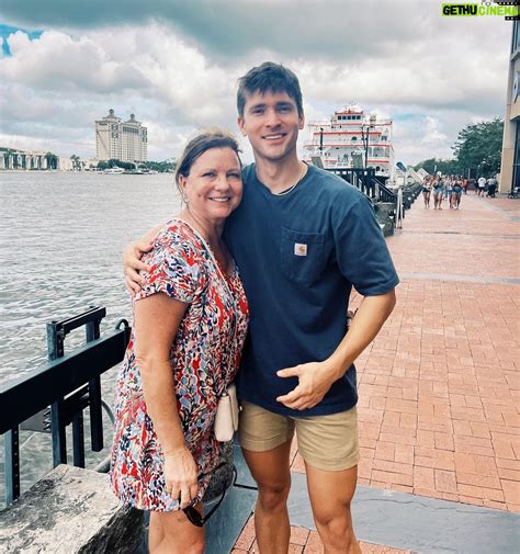 Andrew Neighbors Most Liked Photos and Posts | Gethu Cinema