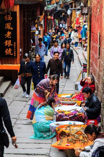凤凰古城的商铺-传统和新潮的交织(4)_