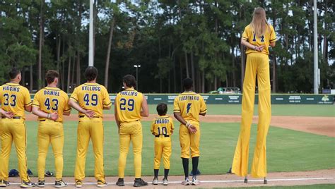 Download Savannah Bananas Team On Stilts Wallpaper | Wallpapers.com