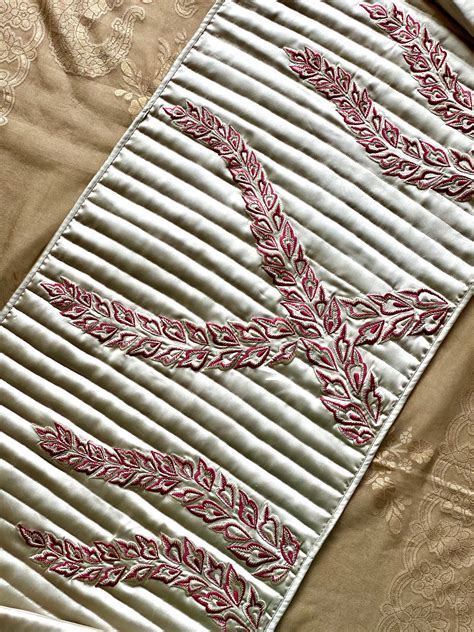 THE CHAMPAGNE AROMA BED RUNNER – NEXUS BY UPASNA