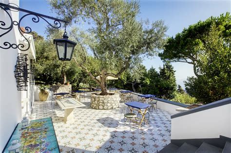 VILLA CAPRI - Villas & Retreats