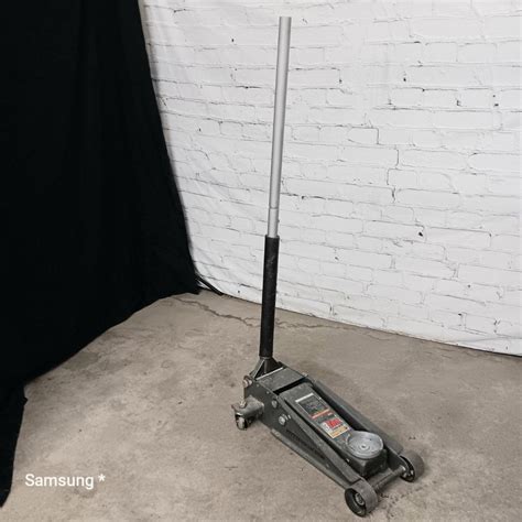 Pitsburgh Automotive Heavy Duty Floor Jack | EstateSales.org