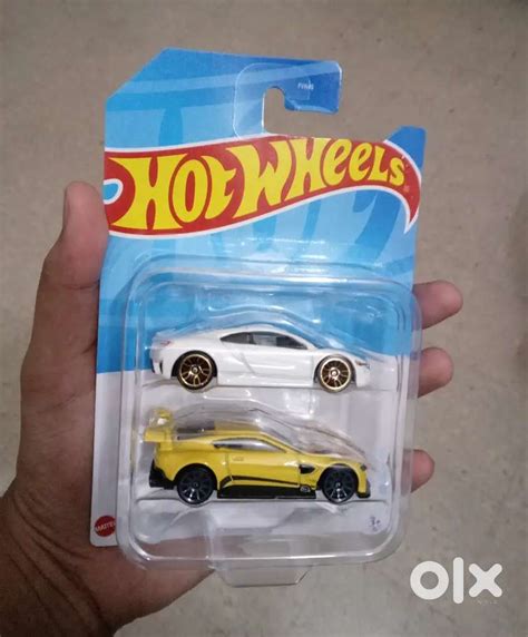 HOTWHEELS PACK OF 2 MOTOR SHOW HOT WHEELS TOY CARS DIECAST CAR - Other ...