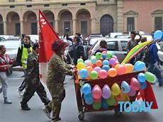 studenti bologna bologna studenti sigillano il nettuno studenti bologna bologna studenti sigillano il nettuno