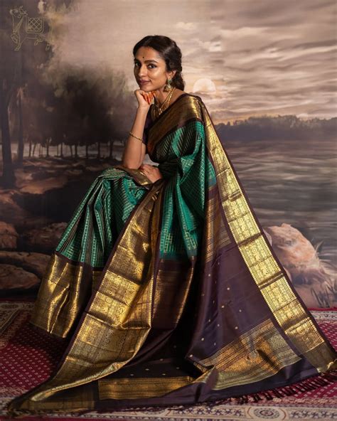 Eclat Rama Soft Silk Saree With Enthralling Blouse Piece – Kankaari