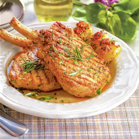 Chuletas de cerdo a la plancha con salsa de champiñones y verduras ...