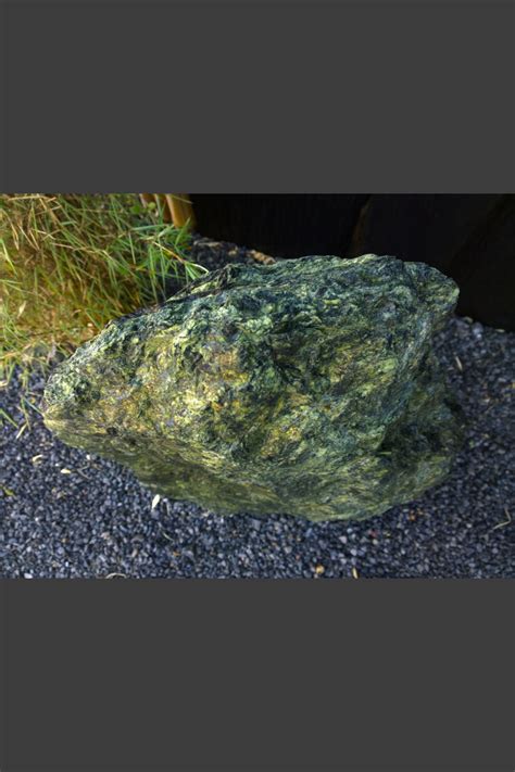 Monolith Serpentinite 90cm de haut - Serpentinite - Pierres Solitaires ...