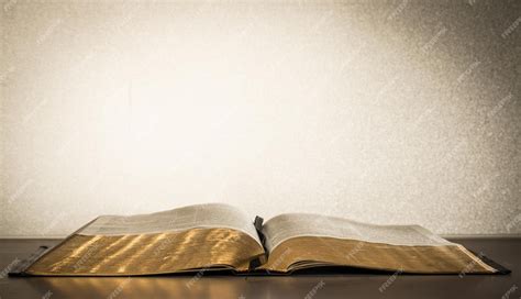 Premium Photo | Open bible