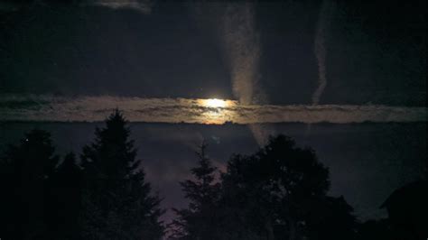 A plane maybe hour ago created a emission that looks like a Glitched cloud. Glitch in the ...