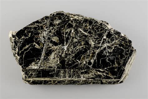 Mica biotita: propriedades, formação, ocorrência e usos - Geologia e ...