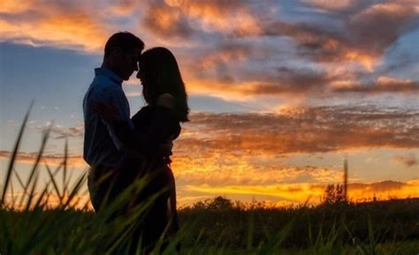 Relationship girl proposes marriage by gifting shoes to boyfriend