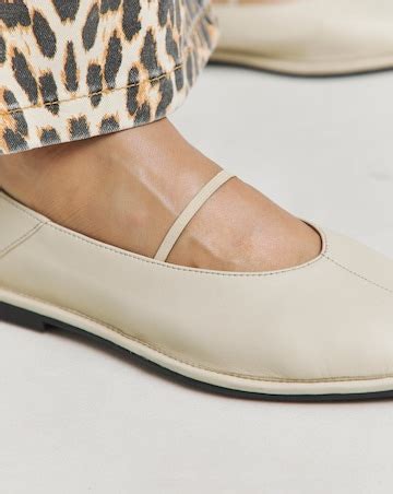Lucky Soft Leather Flat Mary Janes - Wide Fit (E) | Ambrose Wilson