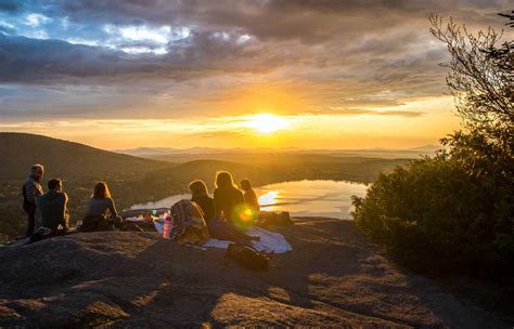 Abroad 的图像结果