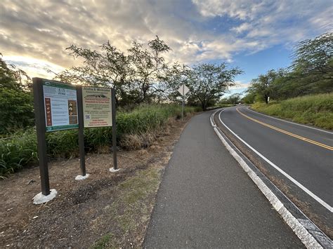 Hiking the Diamond Head Trail (Lēʻahi) in Waikīkī on Oʻahu — noahawaii