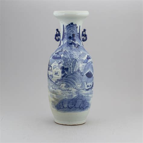 A blue and white floor vase, Qing dynasty, late 19th century. - Bukowskis